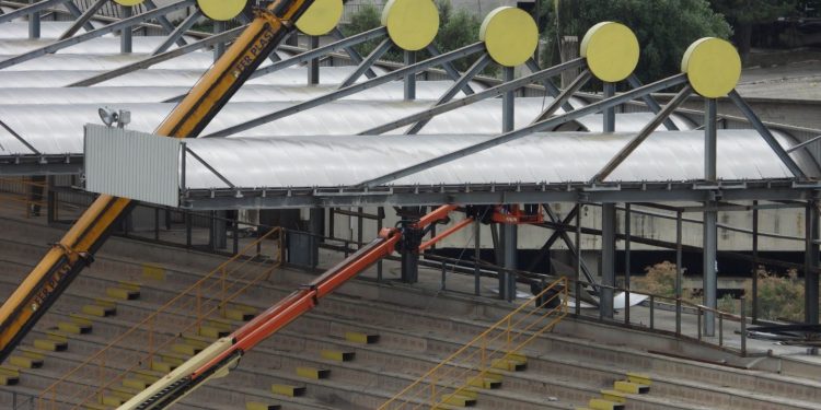 Stadio Iacovone, quasi completata la rimozione della copertura della tribuna