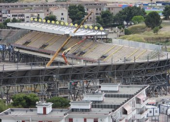Stadio Iacovone, quasi completata la rimozione della copertura della tribuna