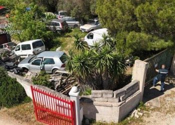 Manduria, scoperte due discariche abusive di auto: sequestrati 2000 mq e denunciato un 43enne