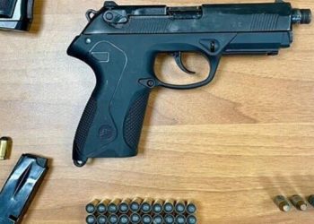 Armi e munizioni nascoste nel vano scale: arrestato pregiudicato tarantino