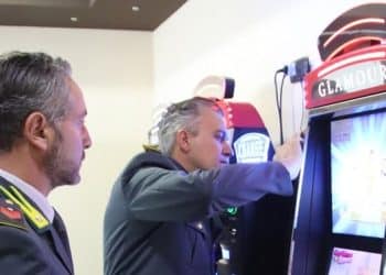 Scoperti due centri scommesse clandestini e sequestrati 20 apparecchi da gioco: segnalati 11 responsabili