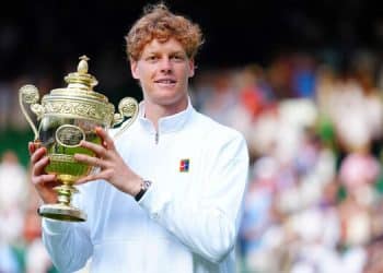 Sinner nella leggenda: primo italiano a vincere Wimbledon, battuto Alcaraz in quattro set