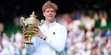 Sinner nella leggenda: primo italiano a vincere Wimbledon, battuto Alcaraz in quattro set