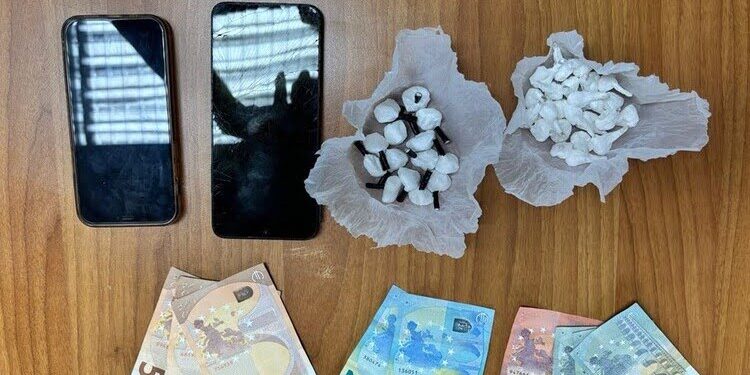 Sorpreso mentre consegna cocaina: arrestato 25enne tarantino dalla Polizia di Stato