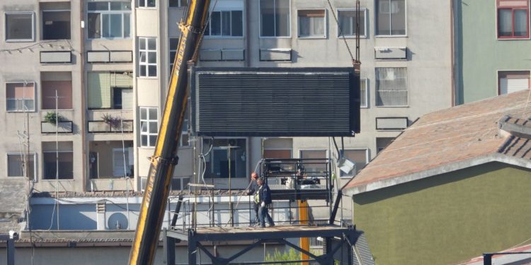 Addio al Vecchio Tabellone: Smontato lo Storico Display dello Stadio Iacovone