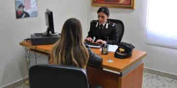 Due donne rompono il silenzio: scattano le denunce per maltrattamenti in famiglia