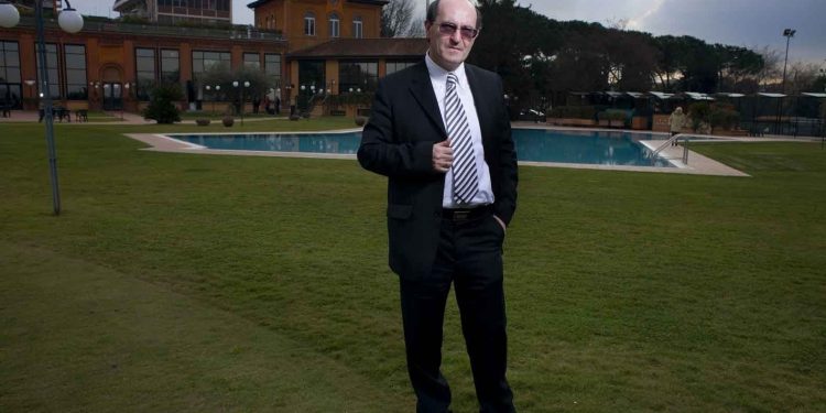 Riforma urgente dell’articolo 575 CP: sostituire “uomo” con “persona” per garantire piena tutela contro l’omicidio