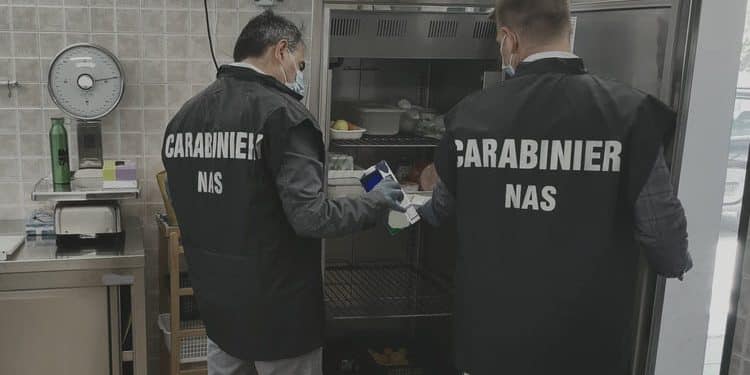 NAS Taranto, blitz nei locali della provincia: sospensioni, sequestri e maxi multe per irregolarità igieniche e sanitarie