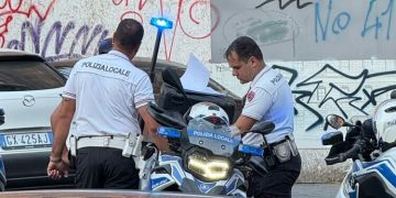 Stretta della Polizia Locale sui parcheggiatori abusivi