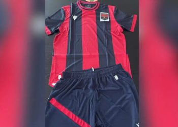 Taranto, svelata la nuova maglia 2025-2026: tradizione e rinnovamento nei colori rossoblù