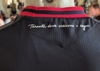 Taranto Calcio svela la nuova maglia: tradizione, orgoglio e un tocco di Mediterraneo