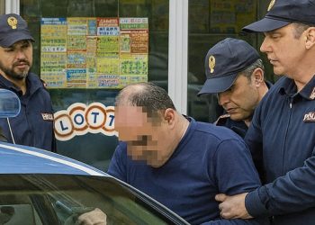 Ai domiciliari esce per riscuotere una vincita al “gratta e vinci”: arrestato dalla Polizia di Stato
