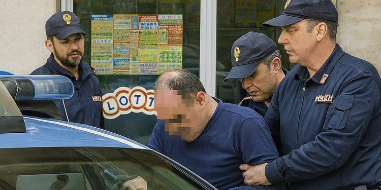 Ai domiciliari esce per riscuotere una vincita al “gratta e vinci”: arrestato dalla Polizia di Stato