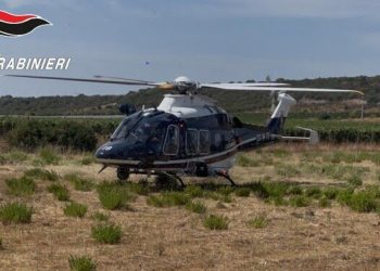 Manduria, elicottero dei Carabinieri individua incendio di rifiuti