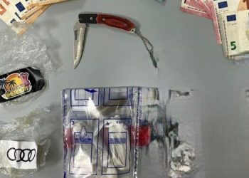 Spaccio in pieno centro: arrestato un 70enne, denunciato un complice di 58 anni