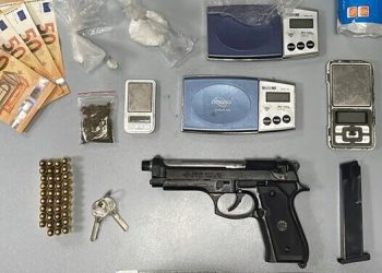 Nascondeva in una casa abbandonata pistola, munizioni e cocaina: arrestato 18enne tarantino