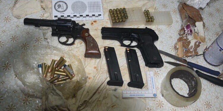 Manduria, rinvenute droga e armi: due arresti della Polizia di Stato