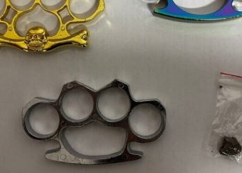 Controlli a Manduria: sei denunciati, sequestrati tirapugni e fermato un aggressore