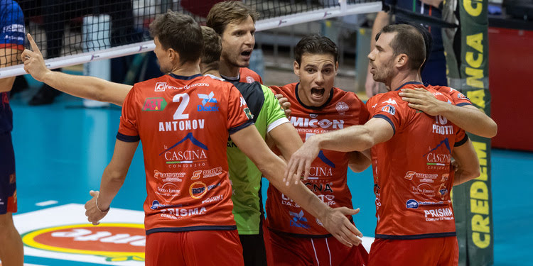 Taranto, serata no al Pala De André: Ravenna domina 3-0