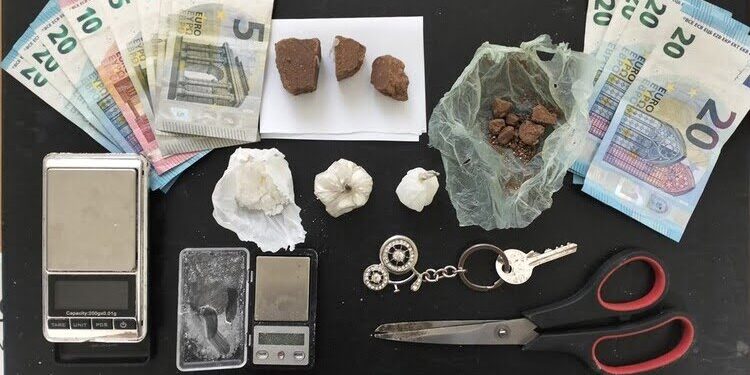 Scoperto spaccio di eroina e cocaina al rione Tamburi: arrestato 19enne dalla Polizia di Stato