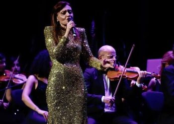 Lucia Mastromarino incanta il Petruzzelli: “No Ano Que Vem” diventa teatro dell’anima