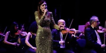 Lucia Mastromarino incanta il Petruzzelli: “No Ano Que Vem” diventa teatro dell’anima