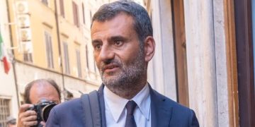 Decaro nuovo presidente della Regione Puglia: vittoria schiacciante tra il 65% e il 69% dei voti