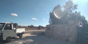 Manduria, ruba una telecamera di sorveglianza ma viene ripreso: denunciato 55enne