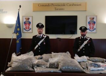 Maxi-sequestro di droga nel Tarantino: 25 chili tra marijuana, hashish e cocaina scoperti in un locale