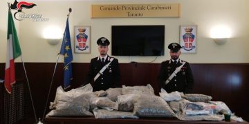Maxi-sequestro di droga nel Tarantino: 25 chili tra marijuana, hashish e cocaina scoperti in un locale