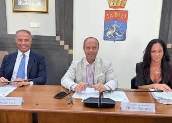 Una panchina tricolore per la memoria