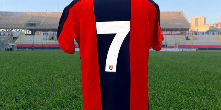 Taranto, la maglia che racconta una stagione: il matchworn di Francesco Scarpa 2009/2010