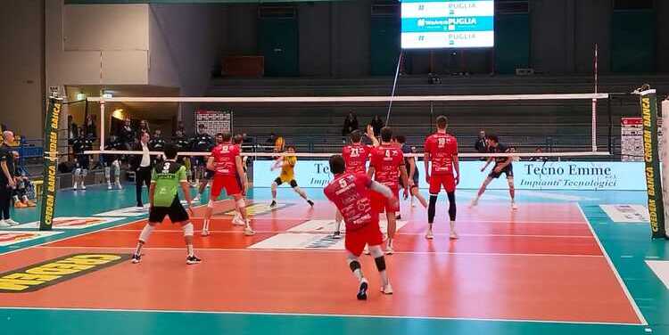 Cuore, carattere e rimonta: La Cascina piega Ravenna al tie-break al PalaFiom