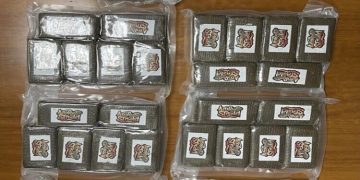 Trentasette panetti di hashish in auto: arrestati due giovanissimi dalla Polizia di Stato