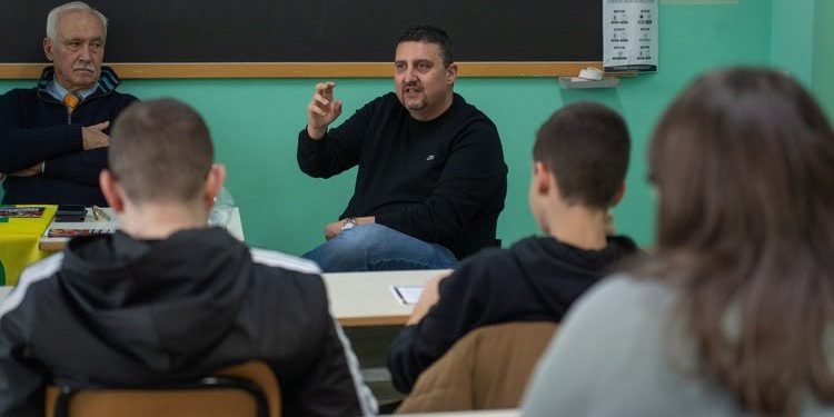 Taranto protagonista con “Città con Nelson Mandela”: grande partecipazione all’I.C.S. “G. Salvemini”