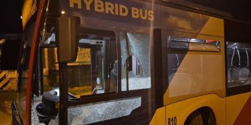 Taranto, sassi contro un autobus della linea 15: sindacati in allarme sulla sicurezza