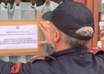 Controlli della Polizia di Stato a Taranto: sospesi un bar del centro e un centro estetico a Talsano