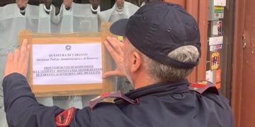 Controlli della Polizia di Stato a Taranto: sospesi un bar del centro e un centro estetico a Talsano