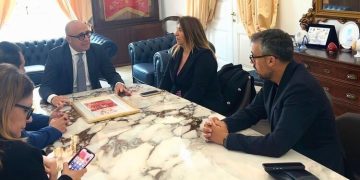 E77 Srl, l’arte entra in città: donata a Taranto un’opera di Giorgio Celiberti