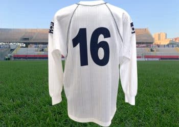 Vincenzo De Liguori, la grinta del Taranto in una rara matchworn del 2002/2003