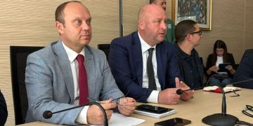 Leonardo Aerostrutture, FdI: “Serve una vera condivisione politica per salvare produzione e lavoro”