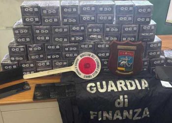 Taranto, maxi sequestro di hashish: la Guardia di Finanza arresta un 36enne