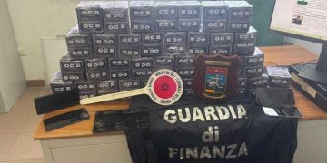 Taranto, maxi sequestro di hashish: la Guardia di Finanza arresta un 36enne