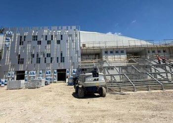 PalaRicciardi, la struttura cresce: completato il montaggio delle curve della pista indoor