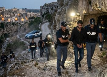 Ricercato internazionale arrestato a Massafra: era nascosto in una grotta della gravina