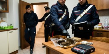 Taranto, giovane arrestato con 600 grammi di hashish: blitz dei Carabinieri