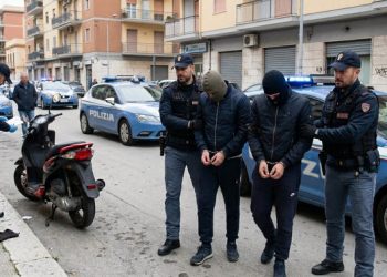 Colpi ai supermercati con scooter e maschere: la Polizia arresta due rapinatori tarantini