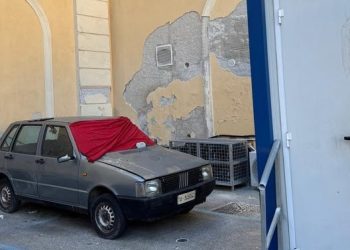 Kyma Mobilità, lavoratori costretti in un container senza servizi: scatta la protesta dei sindacati