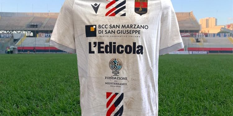 Fabio Delvino, la maglia matchworn del Taranto 2025/2026 racconta identità e sostenibilità