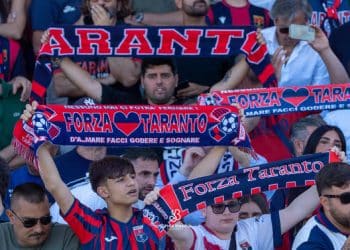 Incidenti dopo Taranto-Gladiator, arrestato un tifoso: ferito un funzionario di Polizia